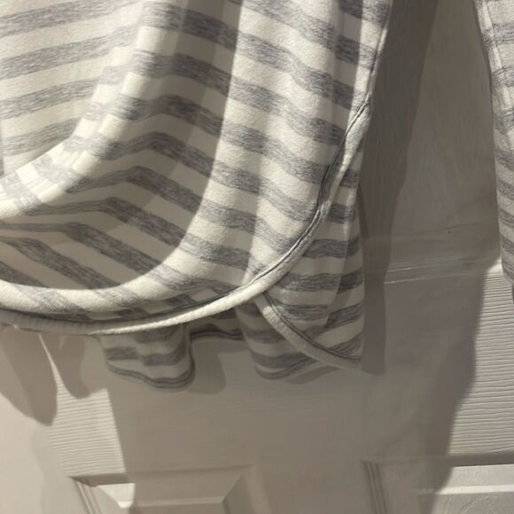 Lou & Grey striped cowl neck long sleeve top SZ medium - Picture 3 of 10